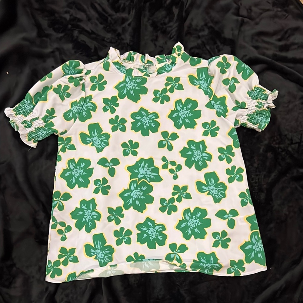 NWOT Floral Green and White blouse